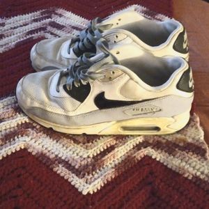 Women size 9 Nike Air max